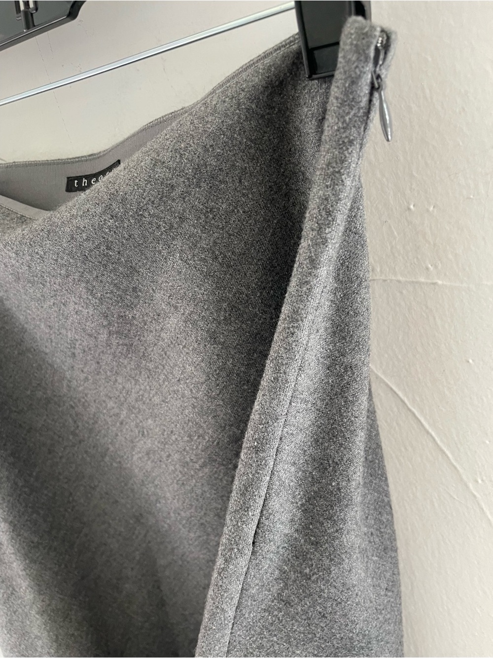 THEORY Classic Gray A-Line Women's Skirt - Picture 2 of 5